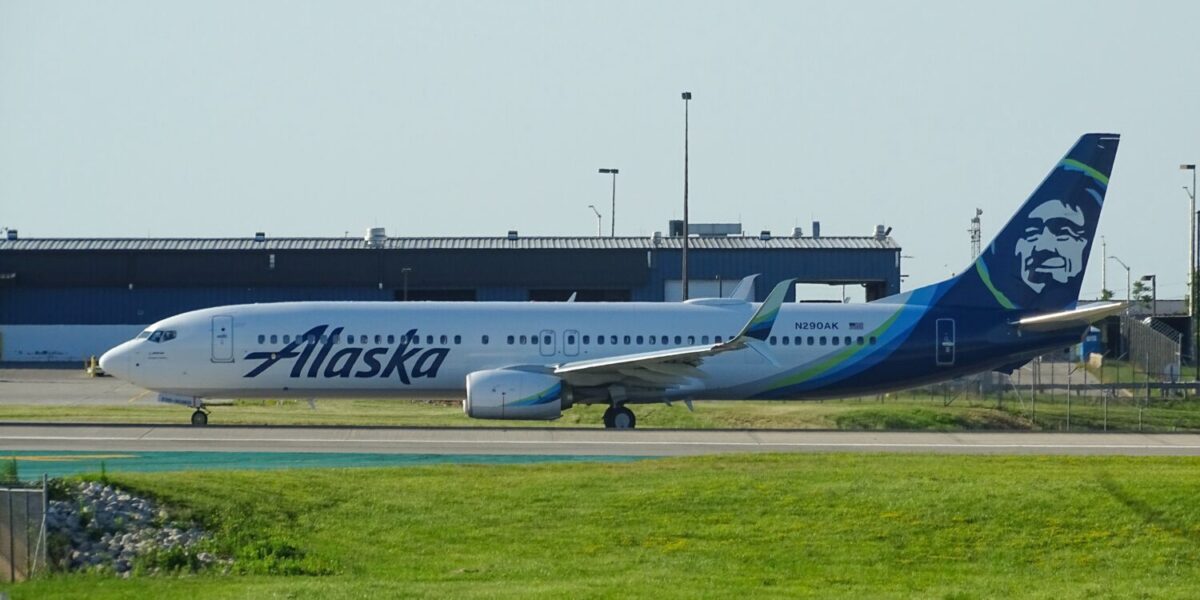 Alaska Airlines plane