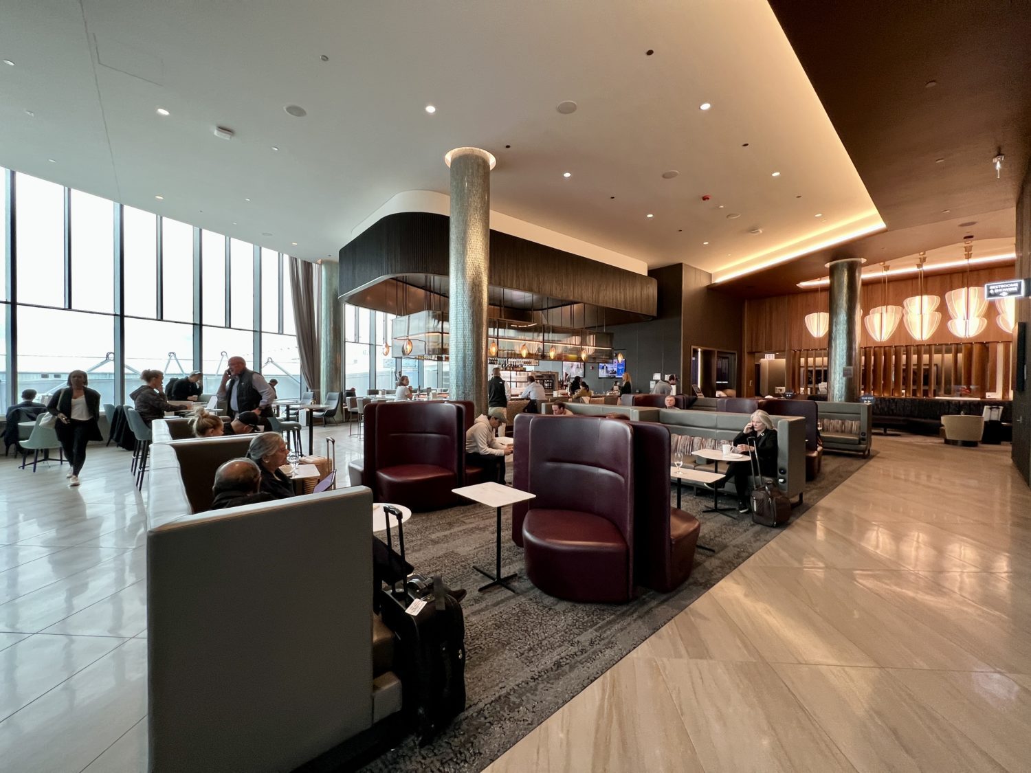 delta sky club chicago bar seating