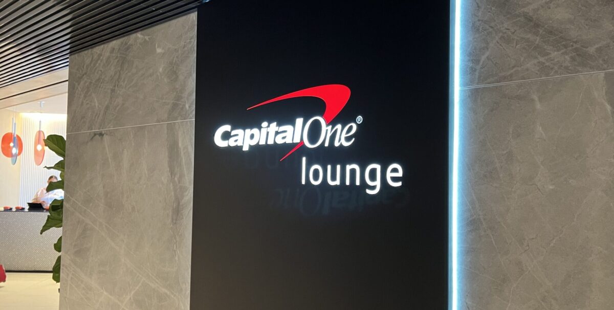 capital one lounge crowding