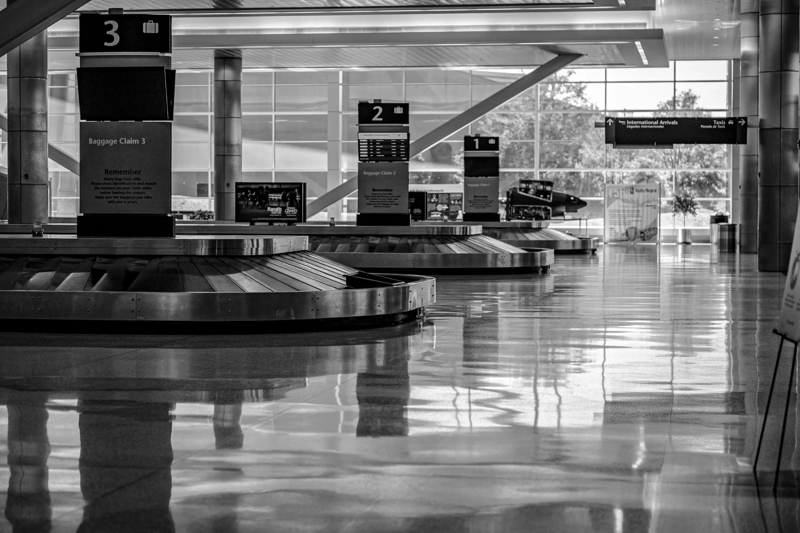 airport baggage carousel